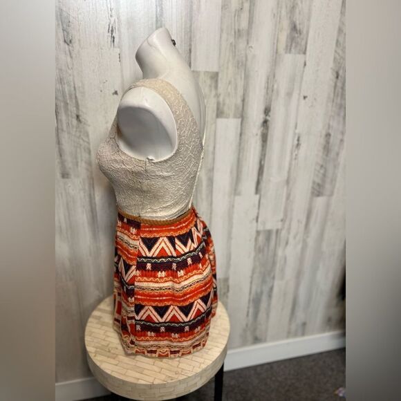 Woman’s romper size XSMALL - Picture 2 of 4